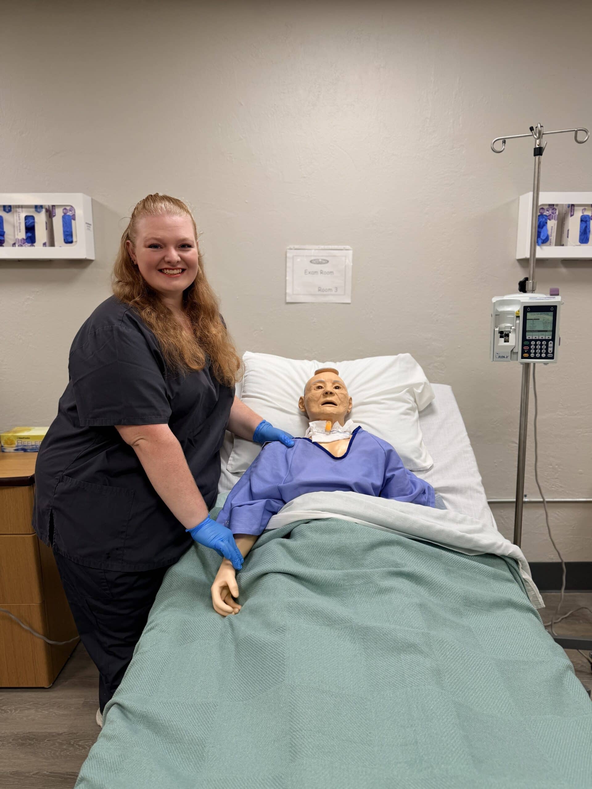 Photo of Jada Atkins with a mannequin patient